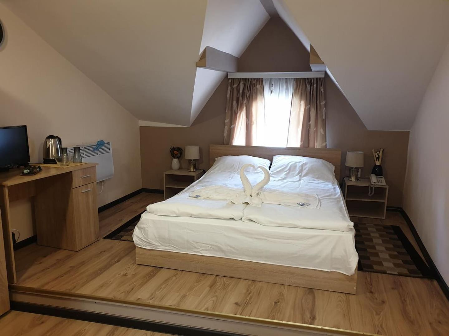Hotel Валентино Vratsa Exterior foto